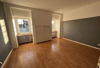 Schlafzimmer Strassenfront