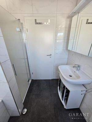 Bad mit Wanne , Dusche u. WC