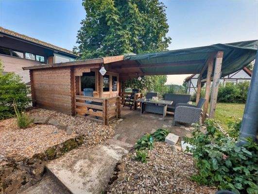 Gartenhaus mit Terrasse