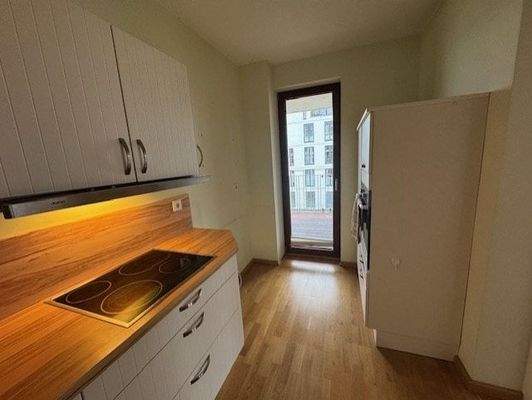 Küche mit Balkonzugang