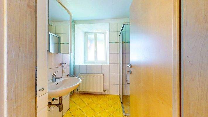 Badezimmer Wohnung EG rechts