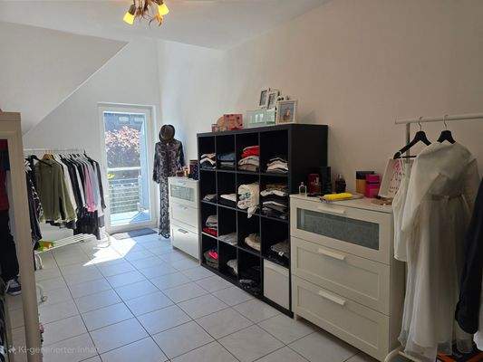 Kinderzimmer 2 mit Balkon