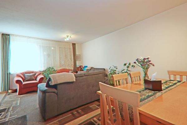 Wohn- und Esszimmer Bild 1