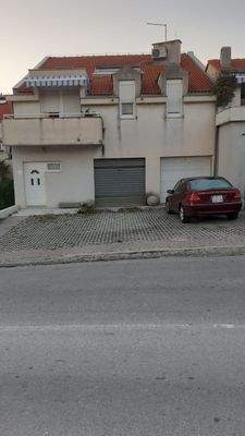 Außenansicht mit Stellplatz