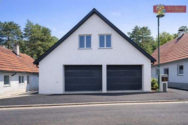 Frontansicht der beiden garagen