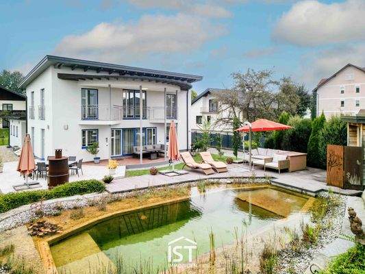 Architektenhaus mit Naturschwimmteich