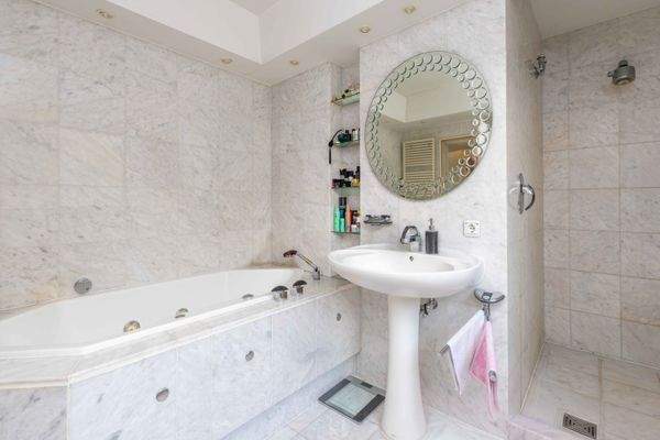 Bad en suite im Erdgeschoss