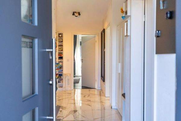 Neues und Nachhaltiges Einfamilienhaus mit geschmackvoller Ausstattung im Neubaugebiet.