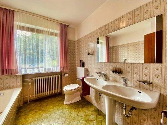 gepflegtes Badezimmer EG