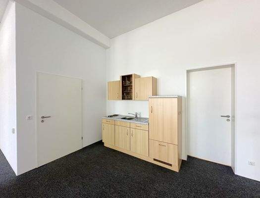 Küche mit Kühlschrank 