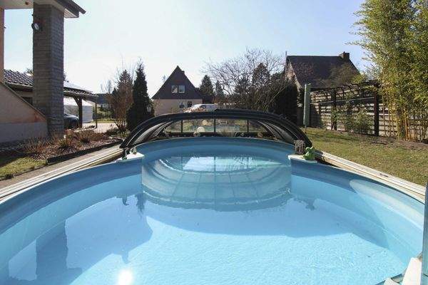 17. Pool mit Überdachung (schiebbar)