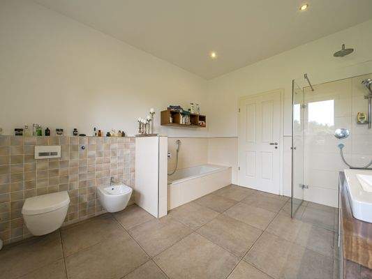 Badezimmer im Erdgeschoss
