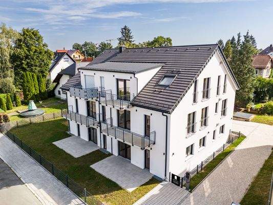 Ansicht auf das modern erbaute Anwesen mit 6-Wohneinheiten