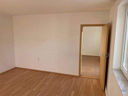 Lichtreiches Kinderzimmer/Büro (Zimmer 1)