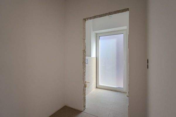 Nebeneingang und WC Ladenfläche