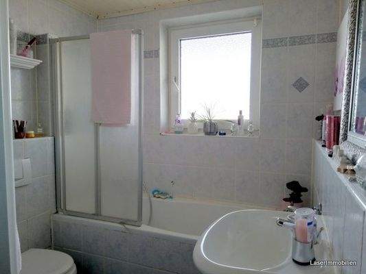 Bad mit Wanne und TL