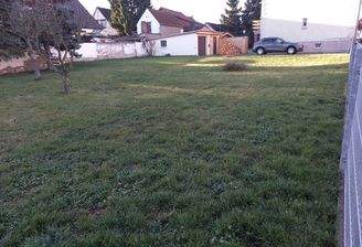 Blick ins Baugrundstück