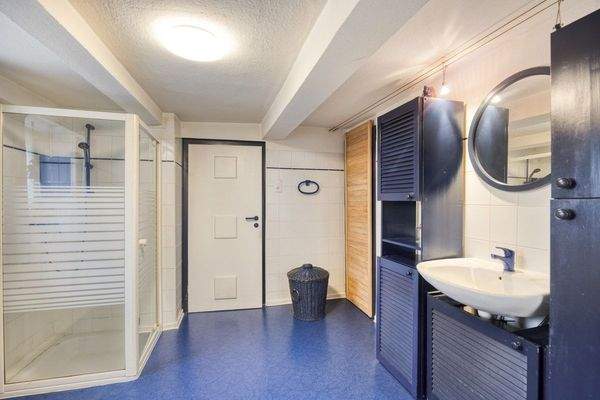 EG große Wohnung - Badezimmer m. ebenerdiger Dusche