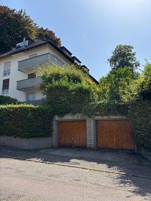 Aussen mit Garage