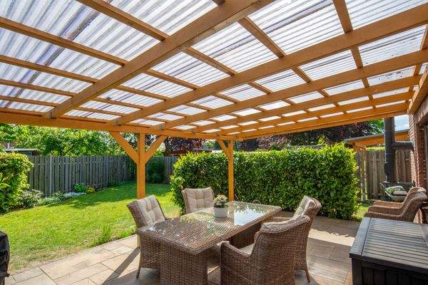 Überdachte Terrasse in Süd-Westausrichtung