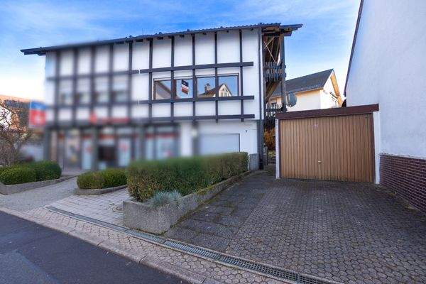 Garage und Stellplatz