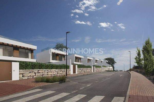 Detached Villas Near the Golf Course in Finestrat Alicante