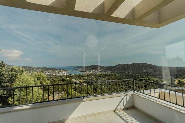 Pure Harmonie im Obergeschoss mit Meerblick