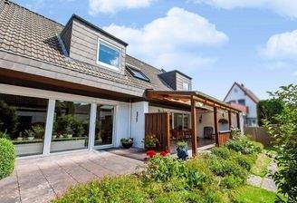 Die zum Teil überdachte Terrasse mit Südausrichtung