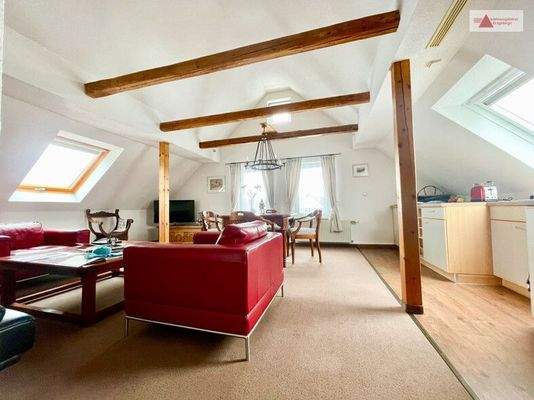 Wohnzimmer mit offener Küche DG WE 5