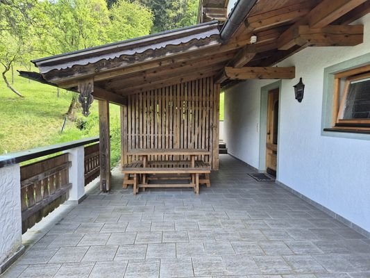 Nordterasse mit Grillstelle