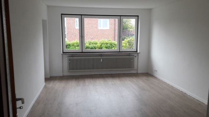 Wohnzimmer Fenster nach Westen.jpg