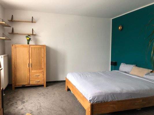 OG Schlafzimmer von der Tür aus.jpg