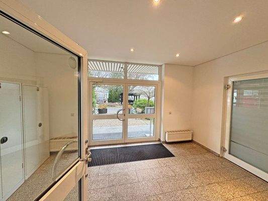 Eingang Bürogebäude