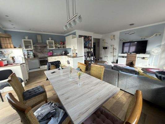 Essplatz mit Wohnbereich