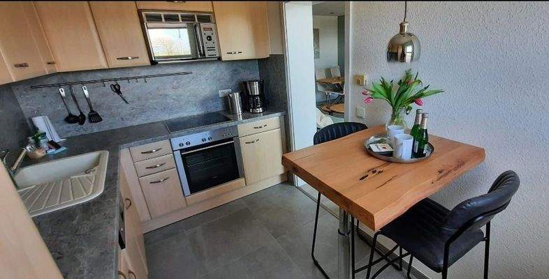 Küche mit Blick auf den Hafen