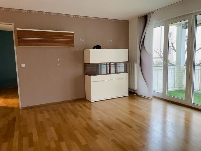 Herzlich willkommen in Ihrem frisch renovierten Zuhause! 4 Zimmer +  Balkon