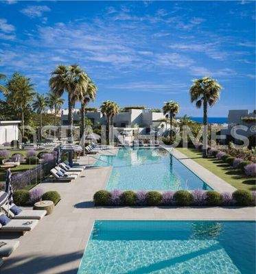 Coastal Houses with Solariums and Pool in Malaga