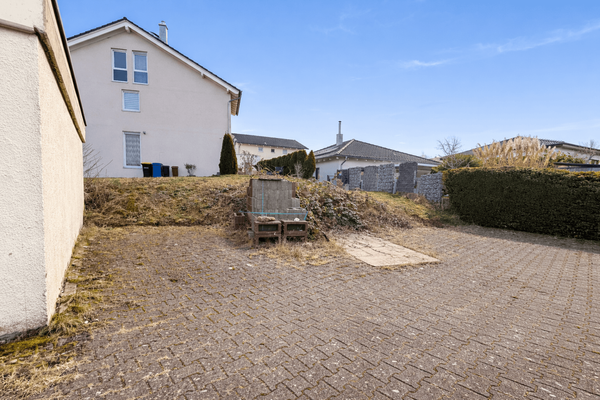 Stellplatzmöglichkeit gegenüber der eigenen Garage