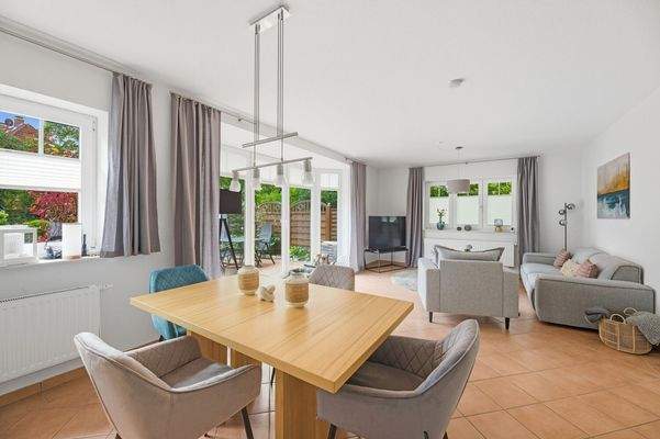 Blick Essbereich und Wohnbereich