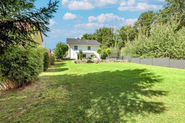 Rückseite mit Garten