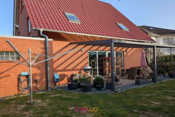 Rückansicht mit Blick auf Terrasse (2)