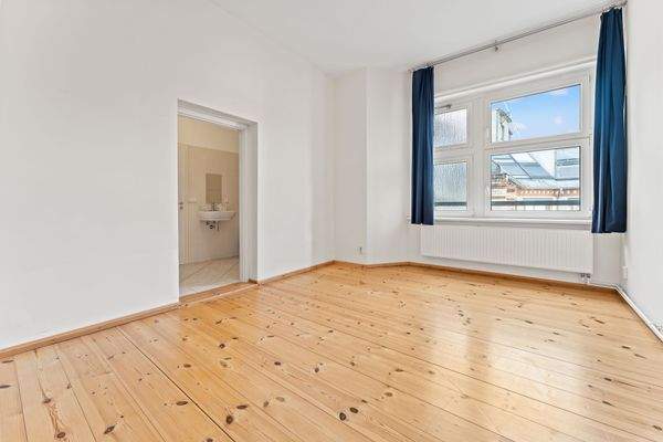 1041-27 Zimmer5 mit Bad2.JPG