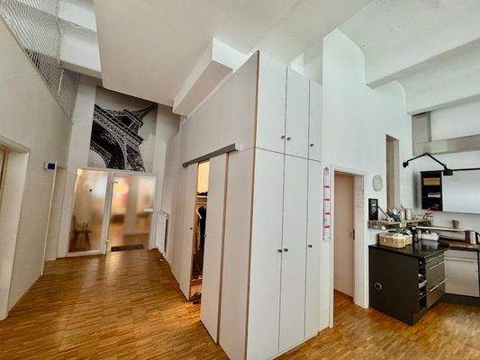 Flur mit begehbarem Kleiderschrank