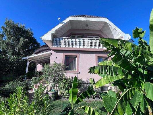 Hausansicht starßenseitig.jpeg