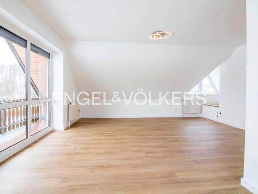 Wohnzimmer mit Zugang zur Loggia