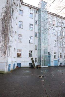 rückwärtige Ansicht / Glasaufzug Dez 2025