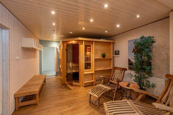 Wellnessbereich mit Sauna