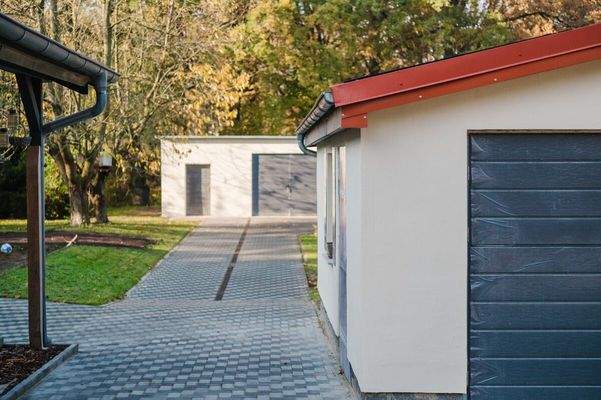 gepflasterte Einfahrt