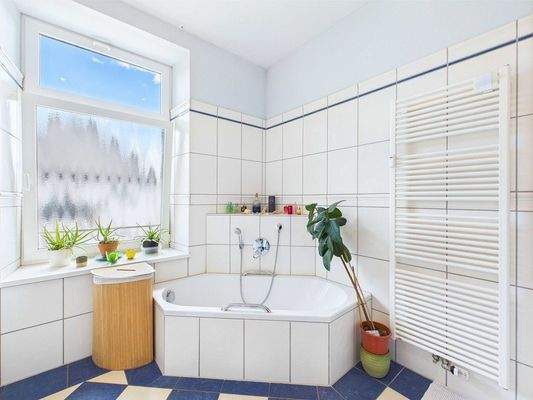 Zentrale Eigentumswohnung in Schwalbach-Elm - Badezimmer