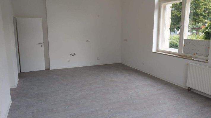 Wohnzimmer mit offener Küche Bild 3.jpg